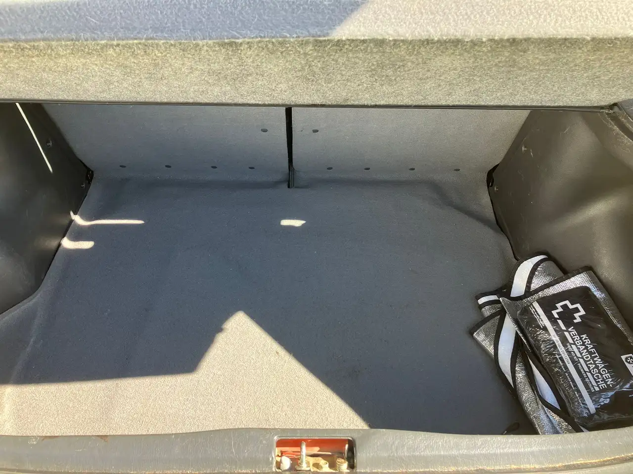 Mazda 323 1.3 LX, foto 3