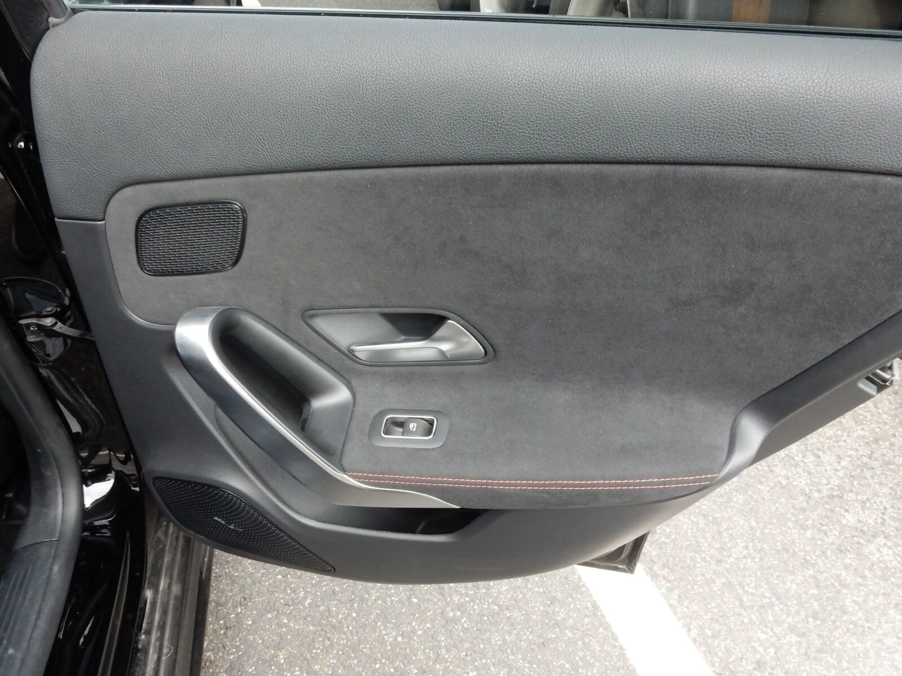 Mercedes-Benz A 220 4MATIC Limousine AMG Line/Navi/Pano.-Dach — photo 14