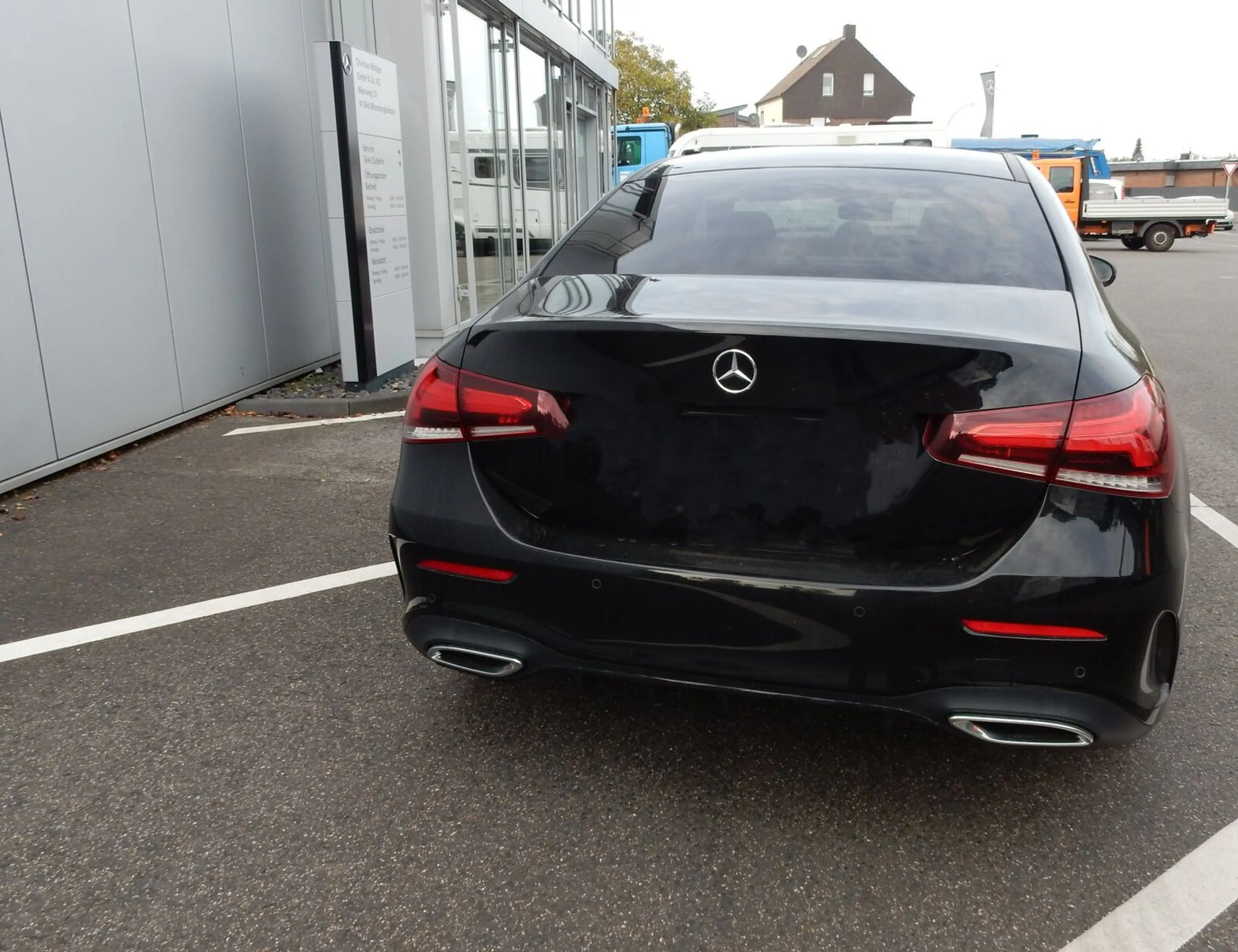 Mercedes-Benz A 220 4MATIC Limousine AMG Line/Navi/Pano.-Dach — photo 5