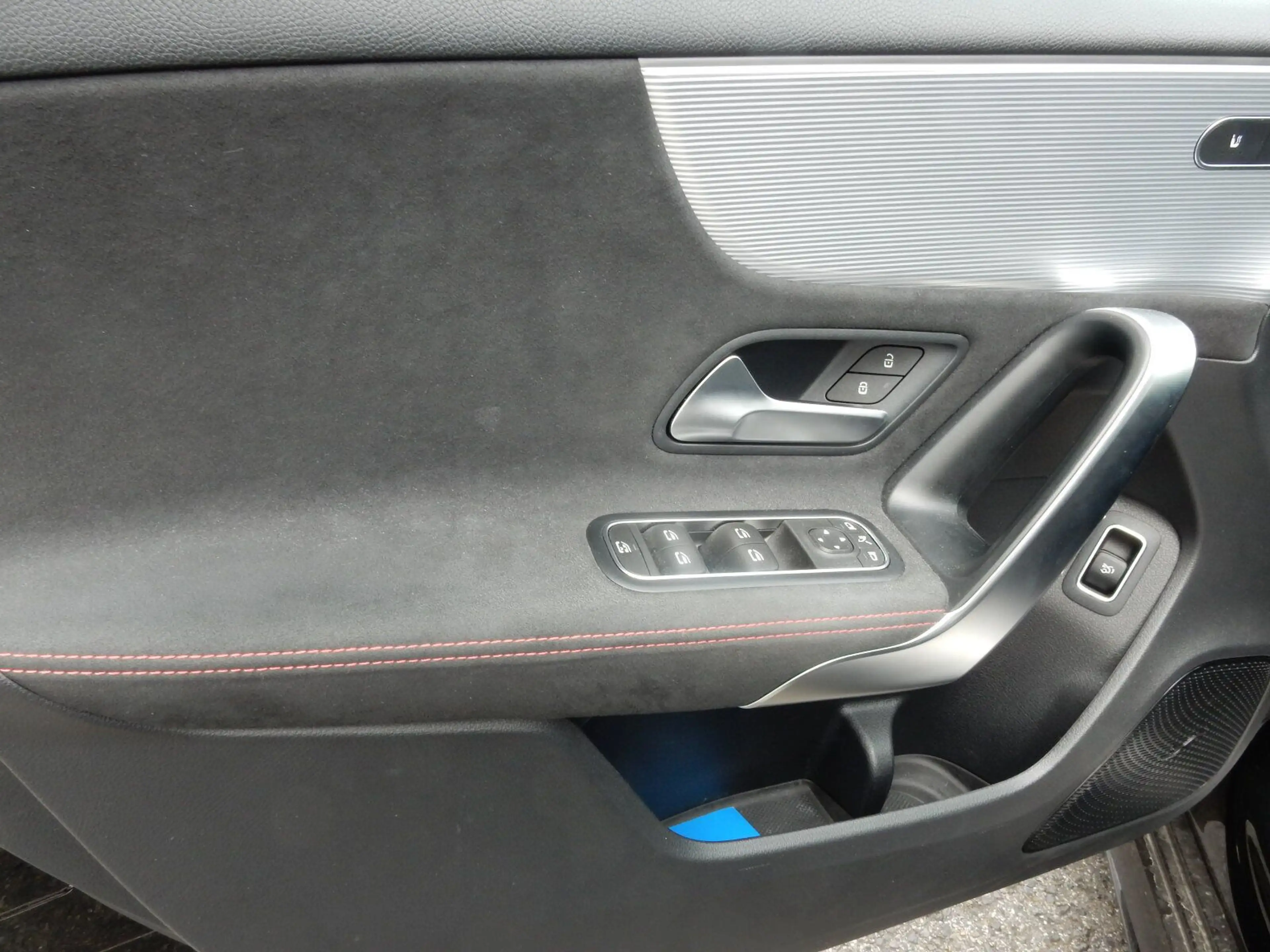 Mercedes-Benz A 220 4MATIC Limousine AMG Line/Navi/Pano.-Dach — photo 7