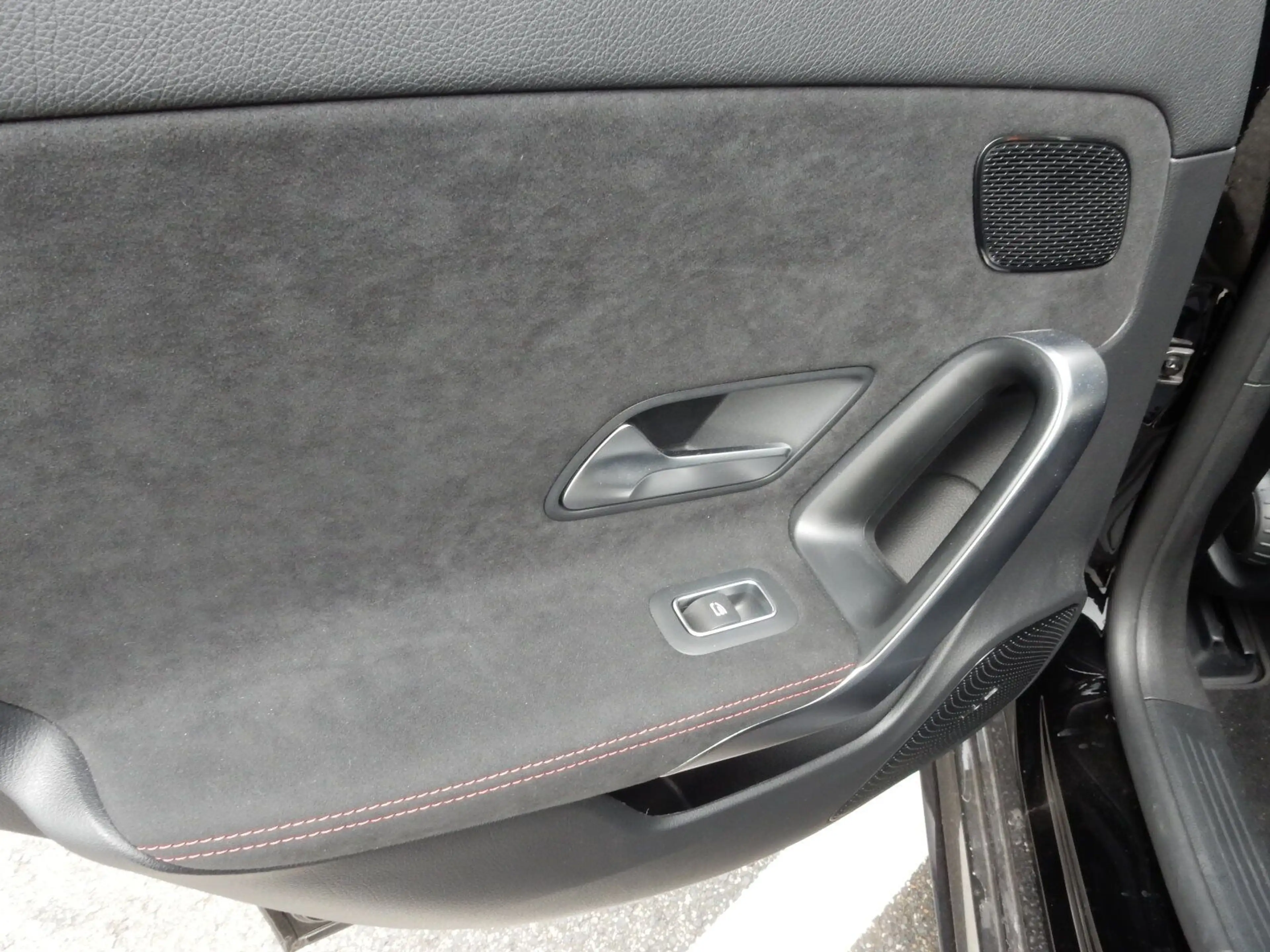 Mercedes-Benz A 220 4MATIC Limousine AMG Line/Navi/Pano.-Dach — photo 10