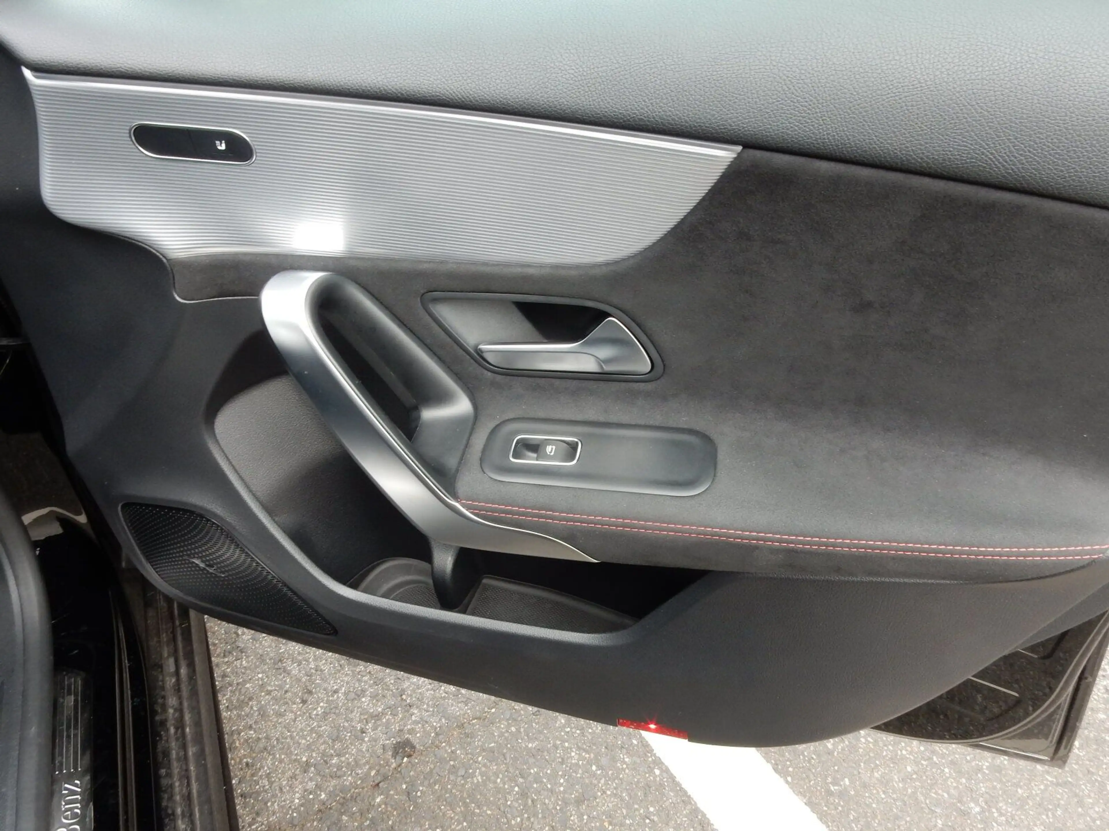 Mercedes-Benz A 220 4MATIC Limousine AMG Line/Navi/Pano.-Dach — photo 12