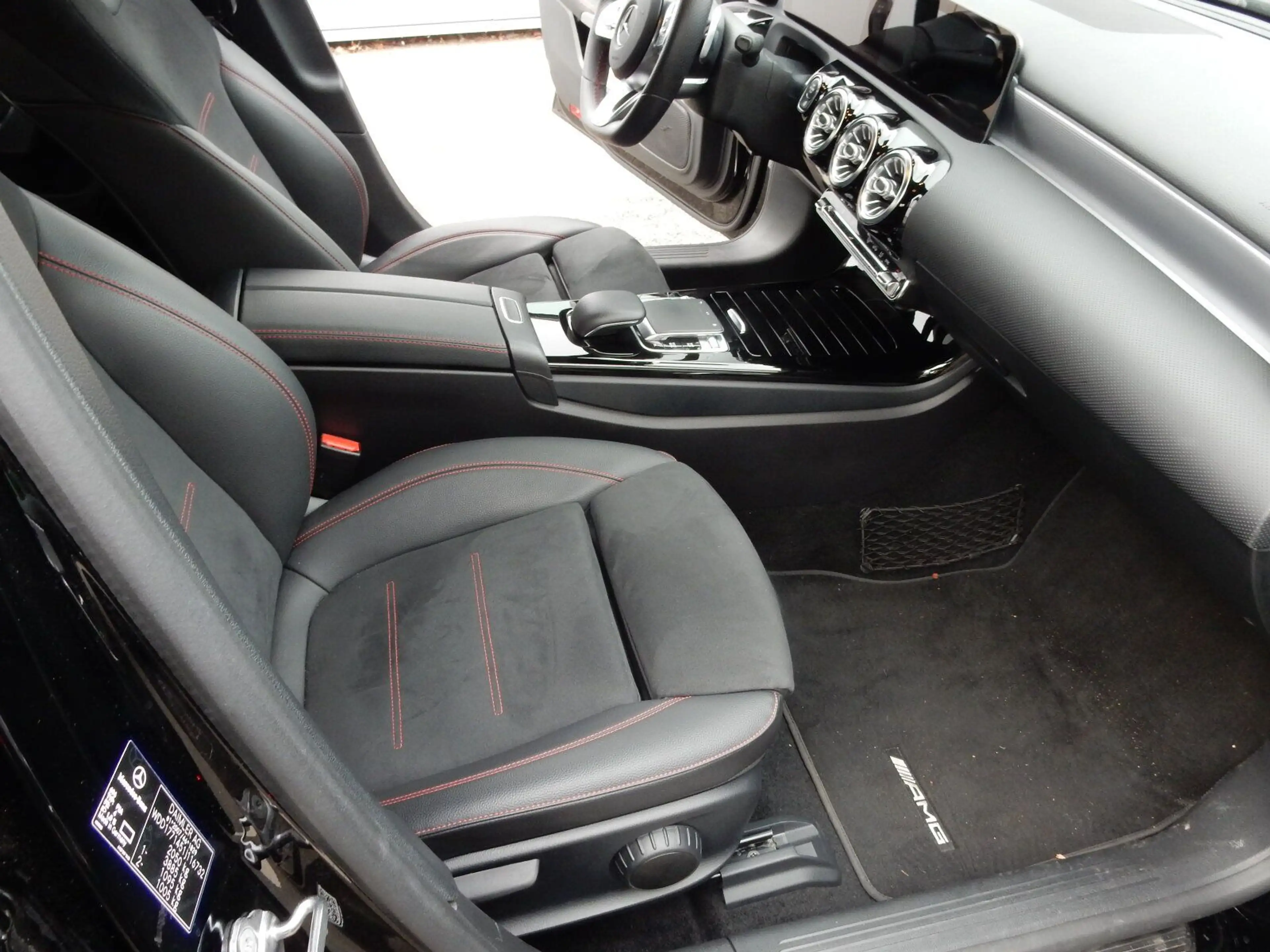 Mercedes-Benz A 220 4MATIC Limousine AMG Line/Navi/Pano.-Dach — photo 13