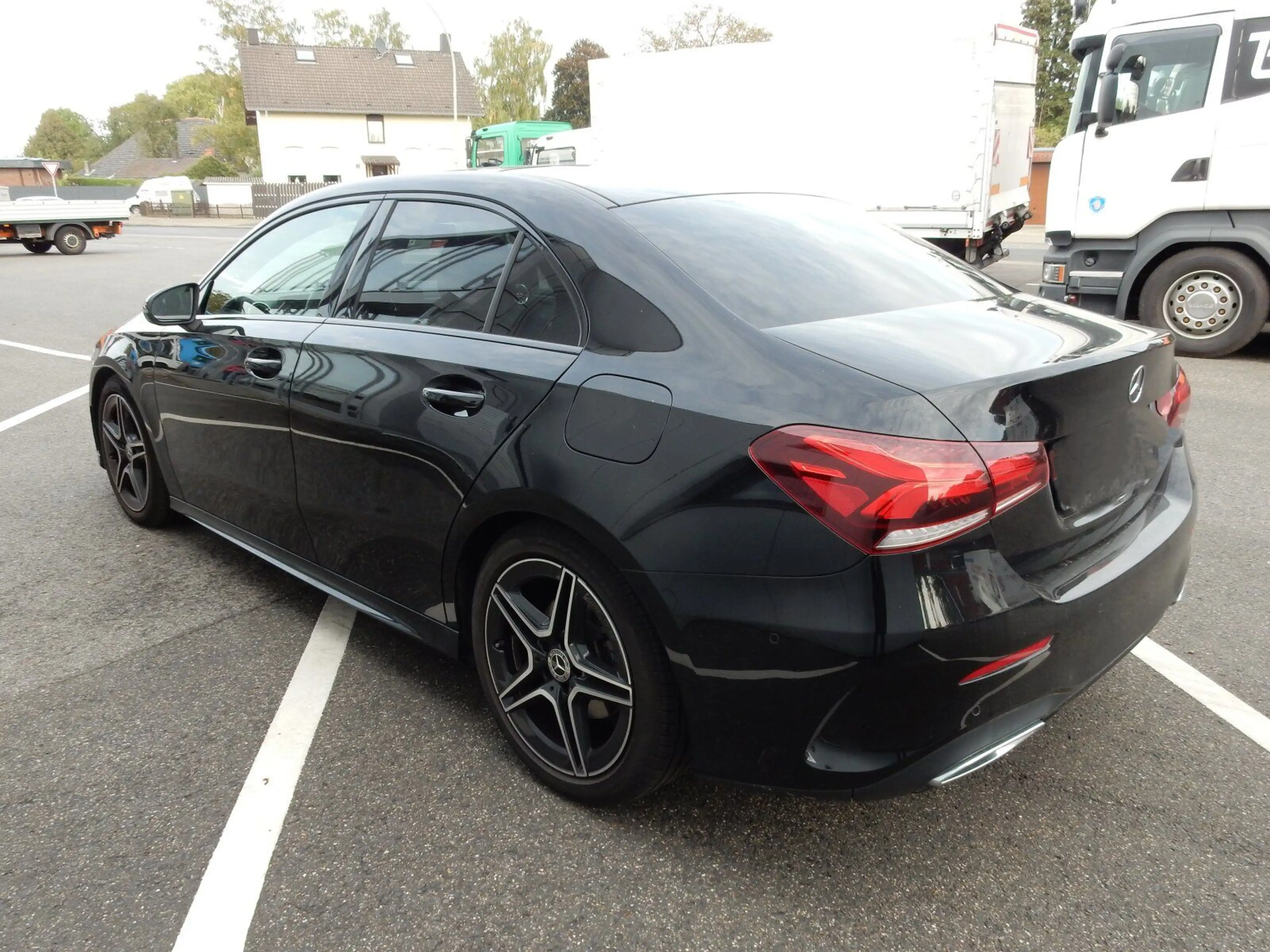 Mercedes-Benz A 220 4MATIC Limousine AMG Line/Navi/Pano.-Dach — photo 6
