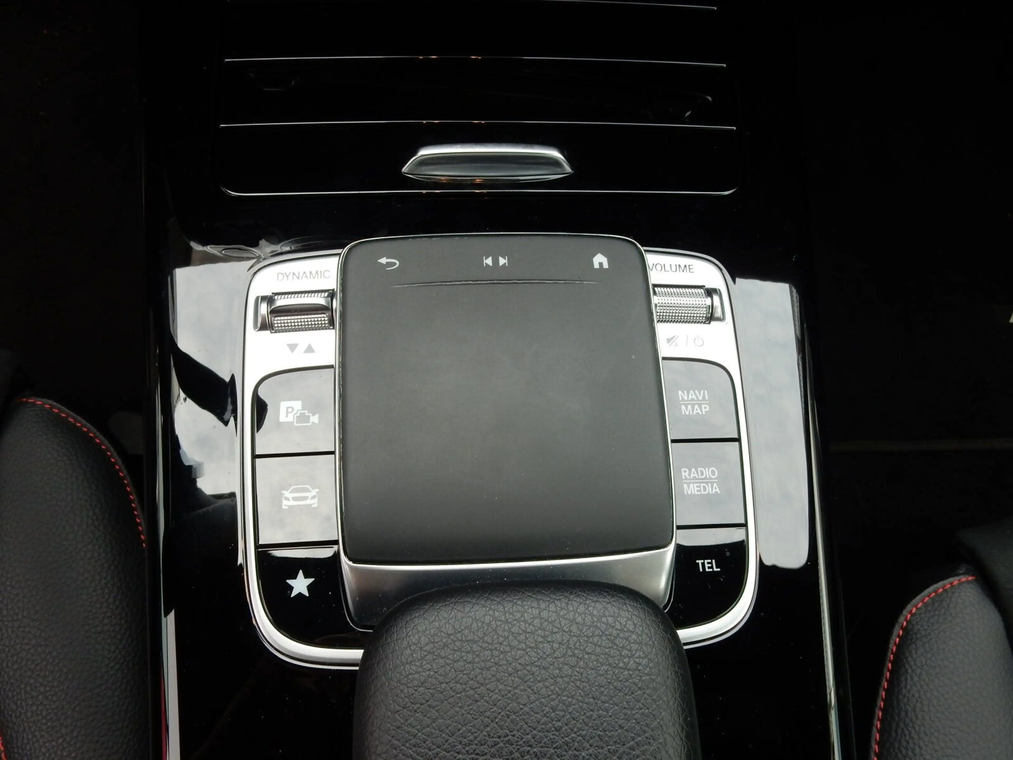 Mercedes-Benz A 220 4MATIC Limousine AMG Line/Navi/Pano.-Dach — photo 9