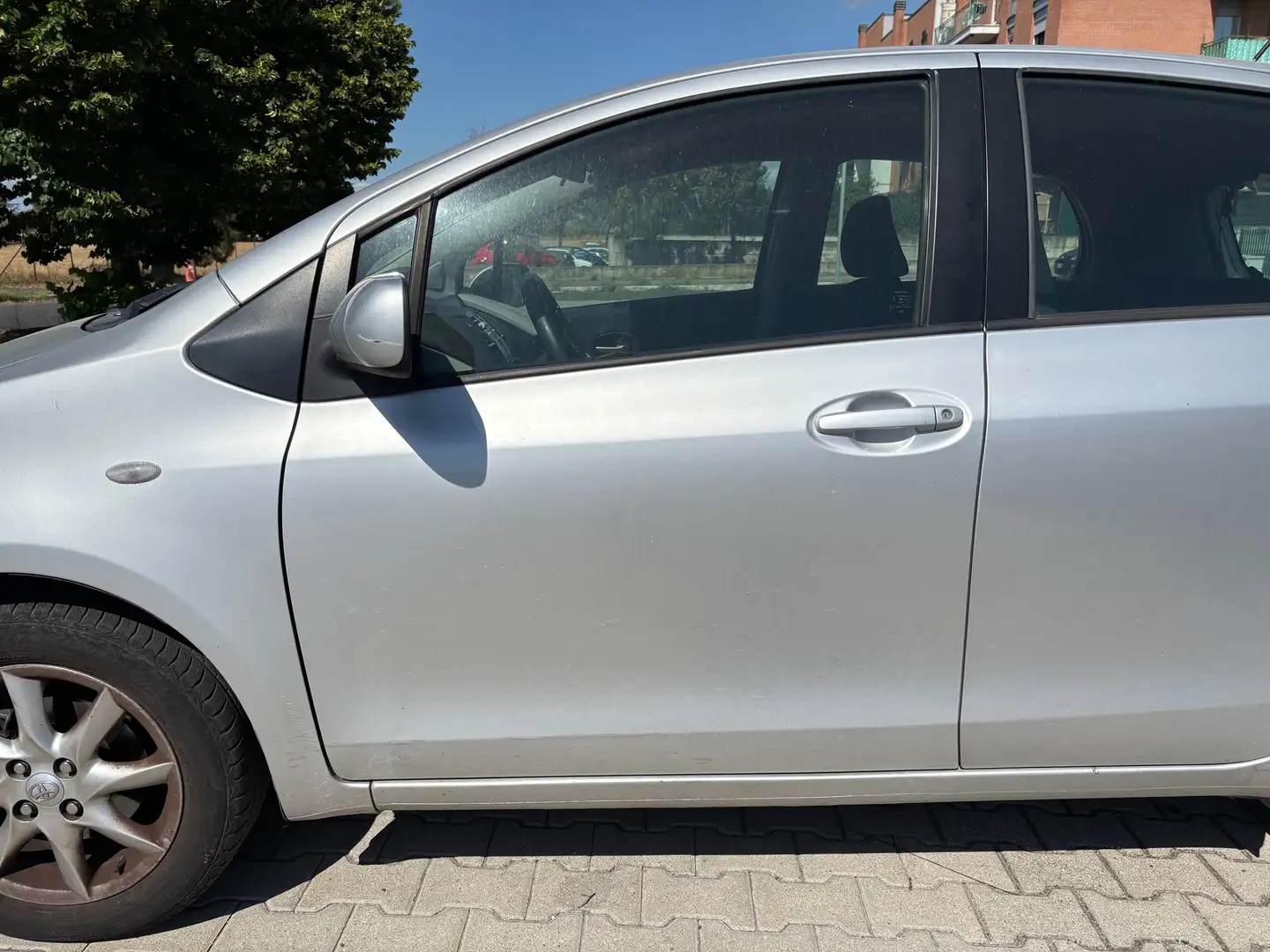 Toyota Yaris Yaris II 2005 5p 1.4 d-4d Sol m-mt Argento - 2