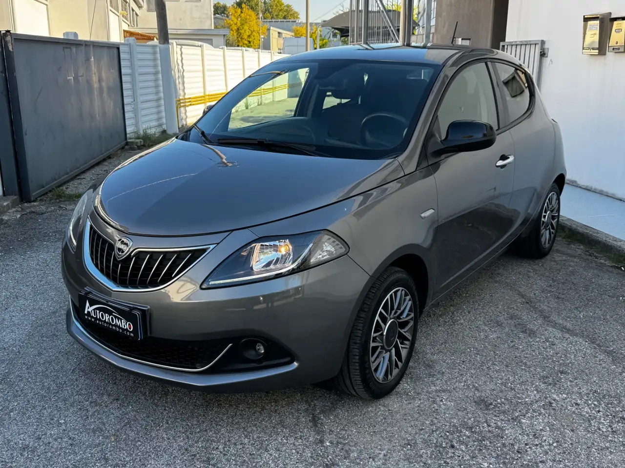 Lancia Ypsilon