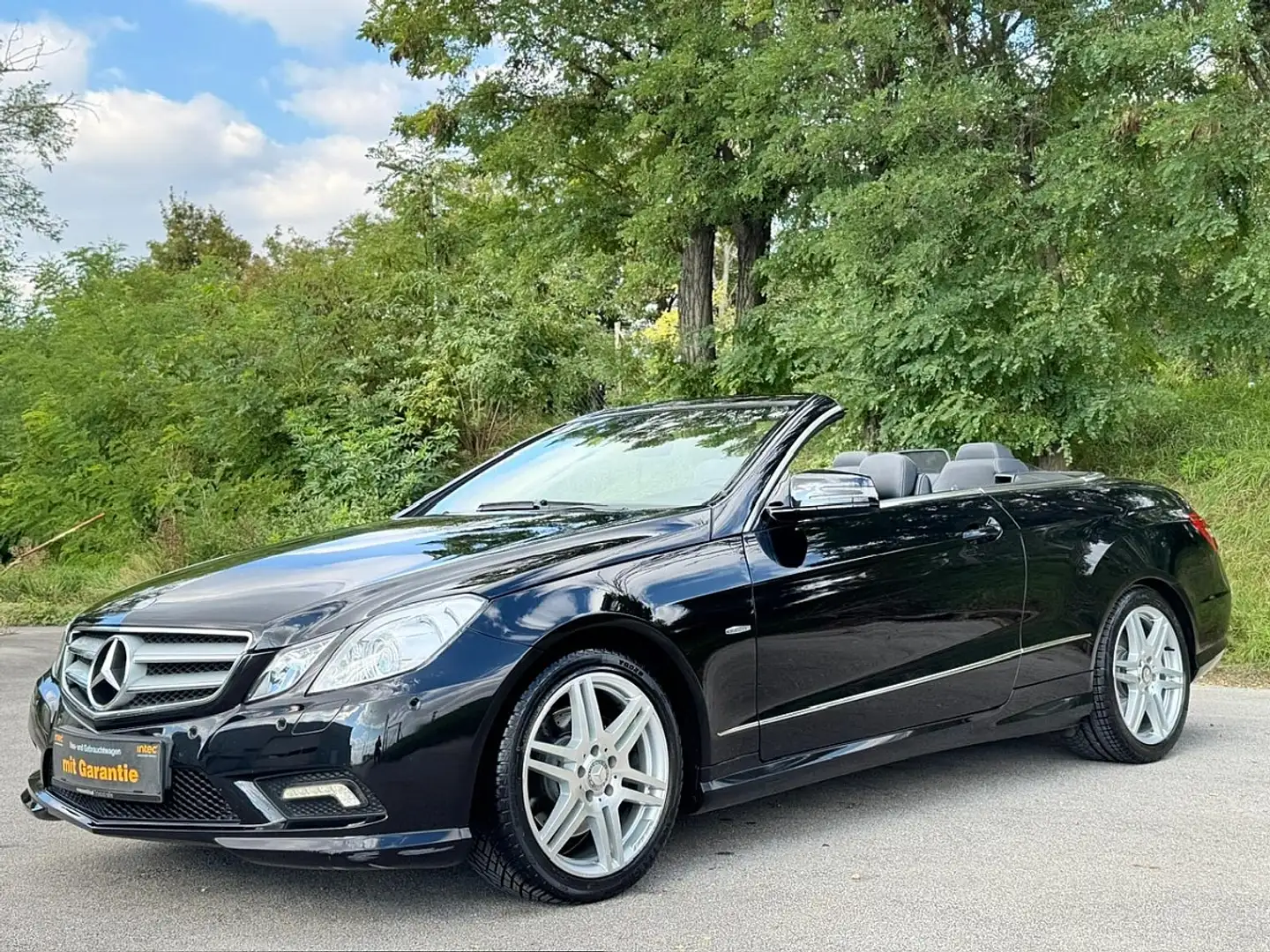 Mercedes-Benz E 200 CGI BlueEfficiency Noir - 2