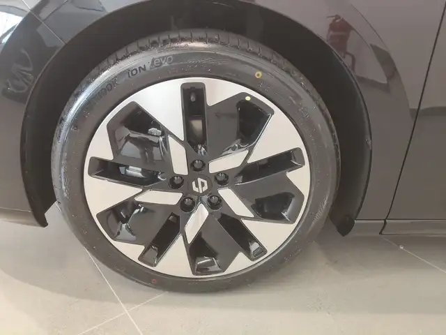 Leapmotor B05 view 8