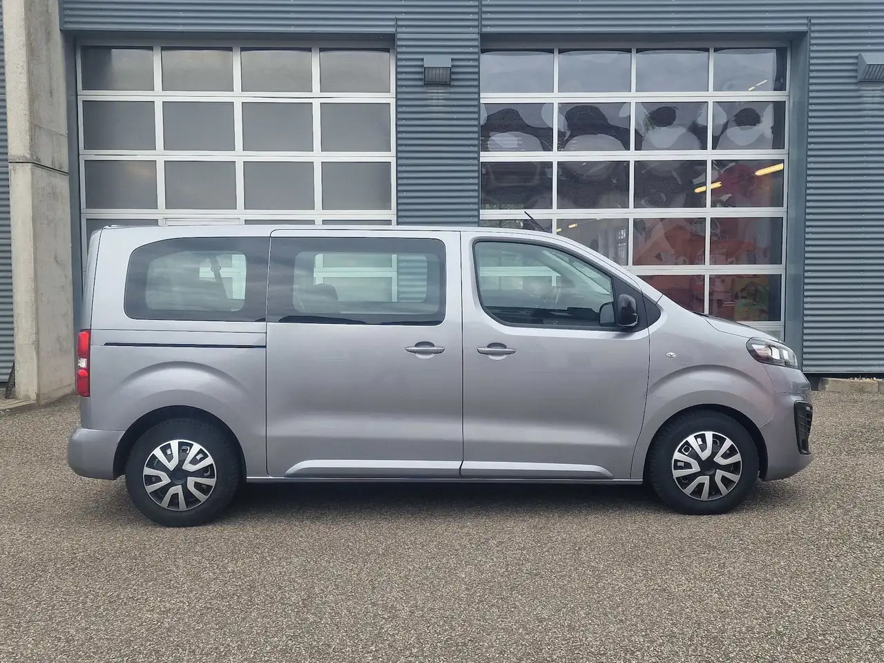 Opel Vivaro 2.0 D Design Paket NAVI Anhängerkupplung 3