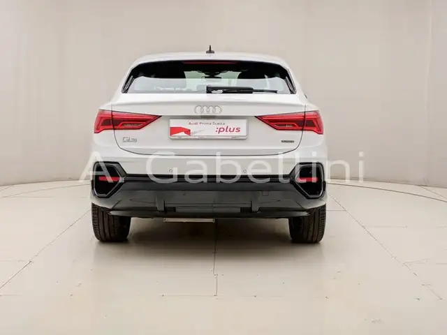 Audi Q3 view 5