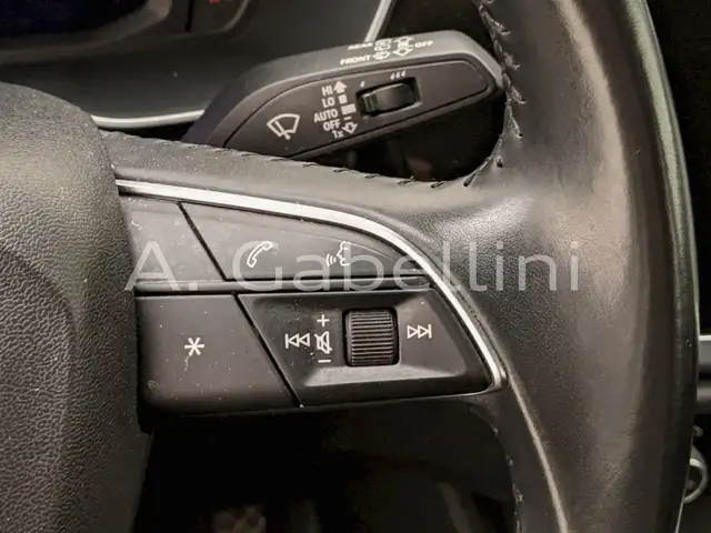 Audi Q3 view 12