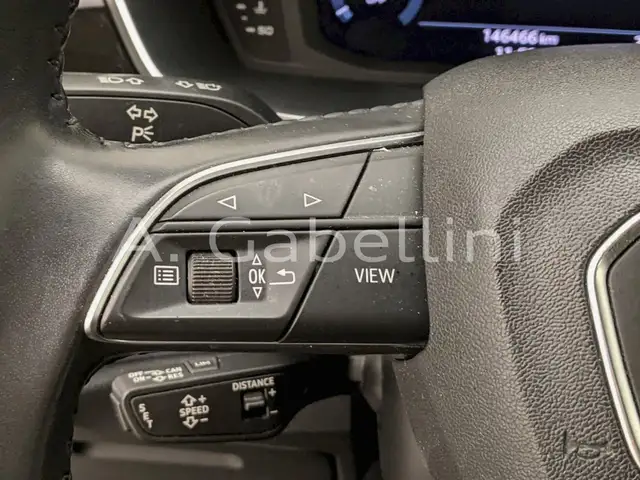 Audi Q3 view 11