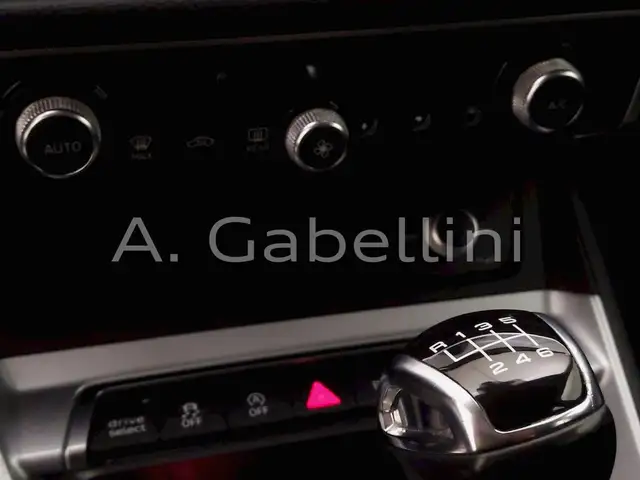 Audi Q3 view 13