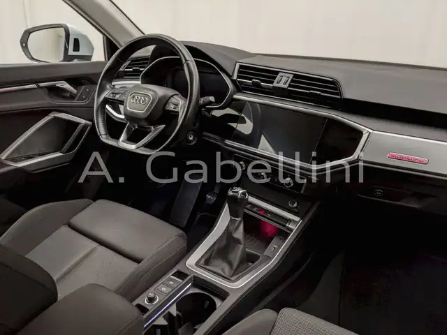 Audi Q3 view 6
