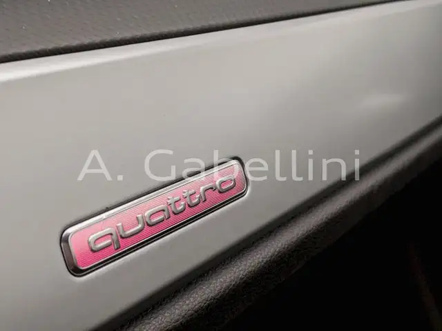 Audi Q3 view 14