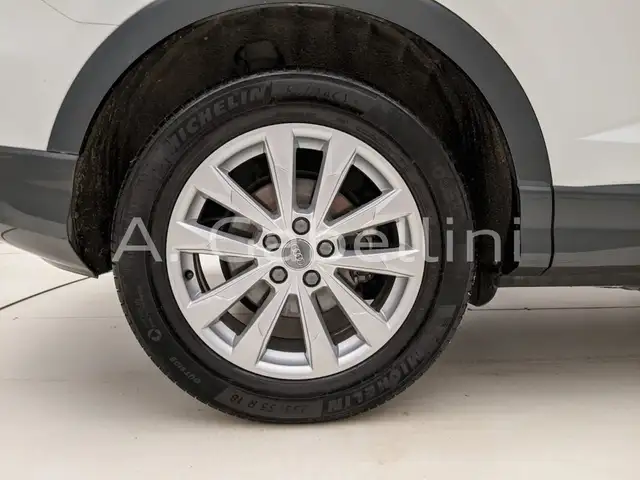 Audi Q3 view 9