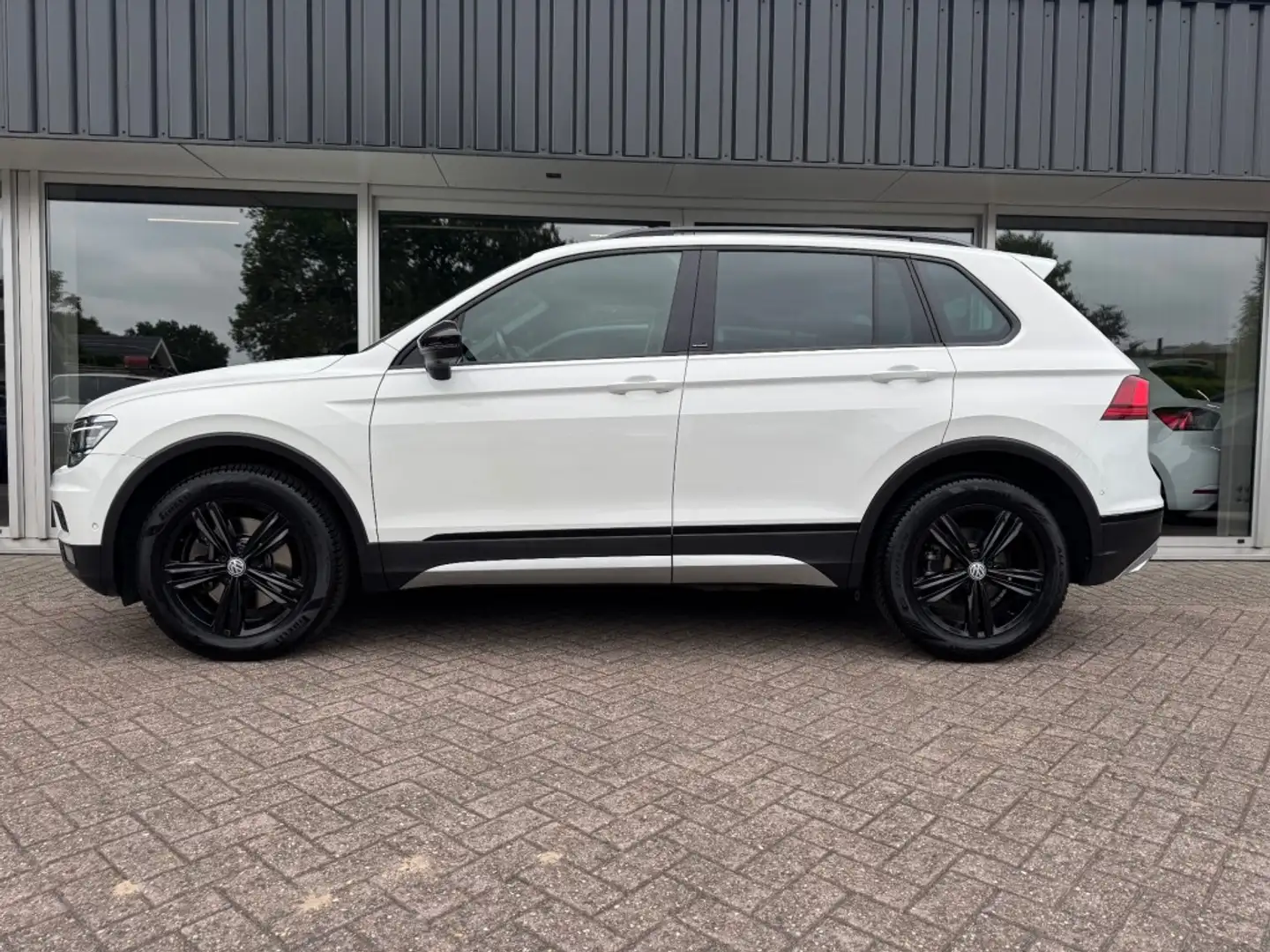 Volkswagen Tiguan 2.0 TSI 4Motion Off Road  Automaat Wit - 2