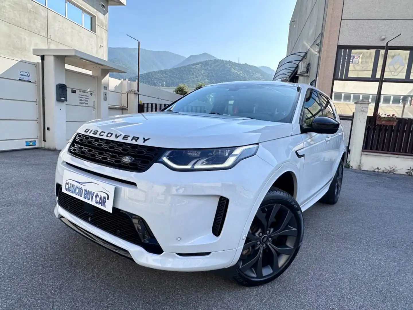 Land Rover Discovery Sport 2.0 TD4 204 CV 4AWD Auto R-Dynamic con gancio trai Bianco - 1