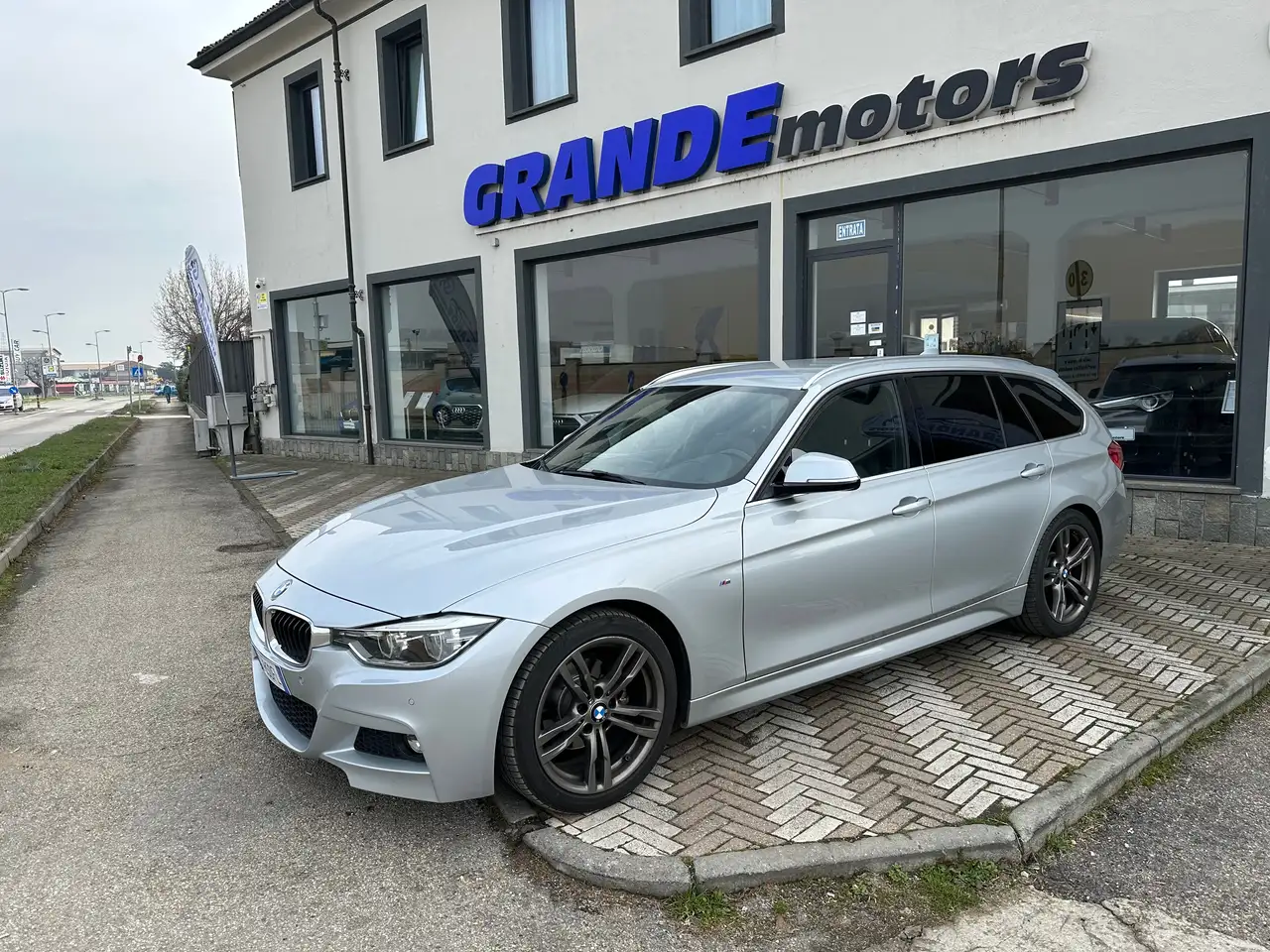 BMW 318 Break in Zilver tweedehands in Carmagnola - Torino - To voor € 19.950,-
