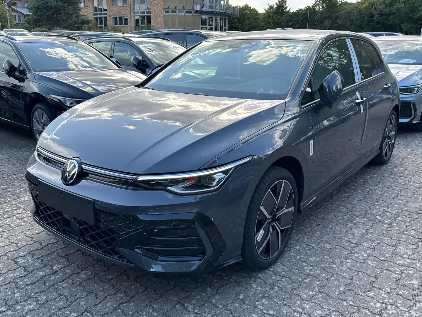 Volkswagen Golf R-Line Limited LED-PLUS+ACC+SHZ+KEYLESS+KAMERA+... Grau - 1