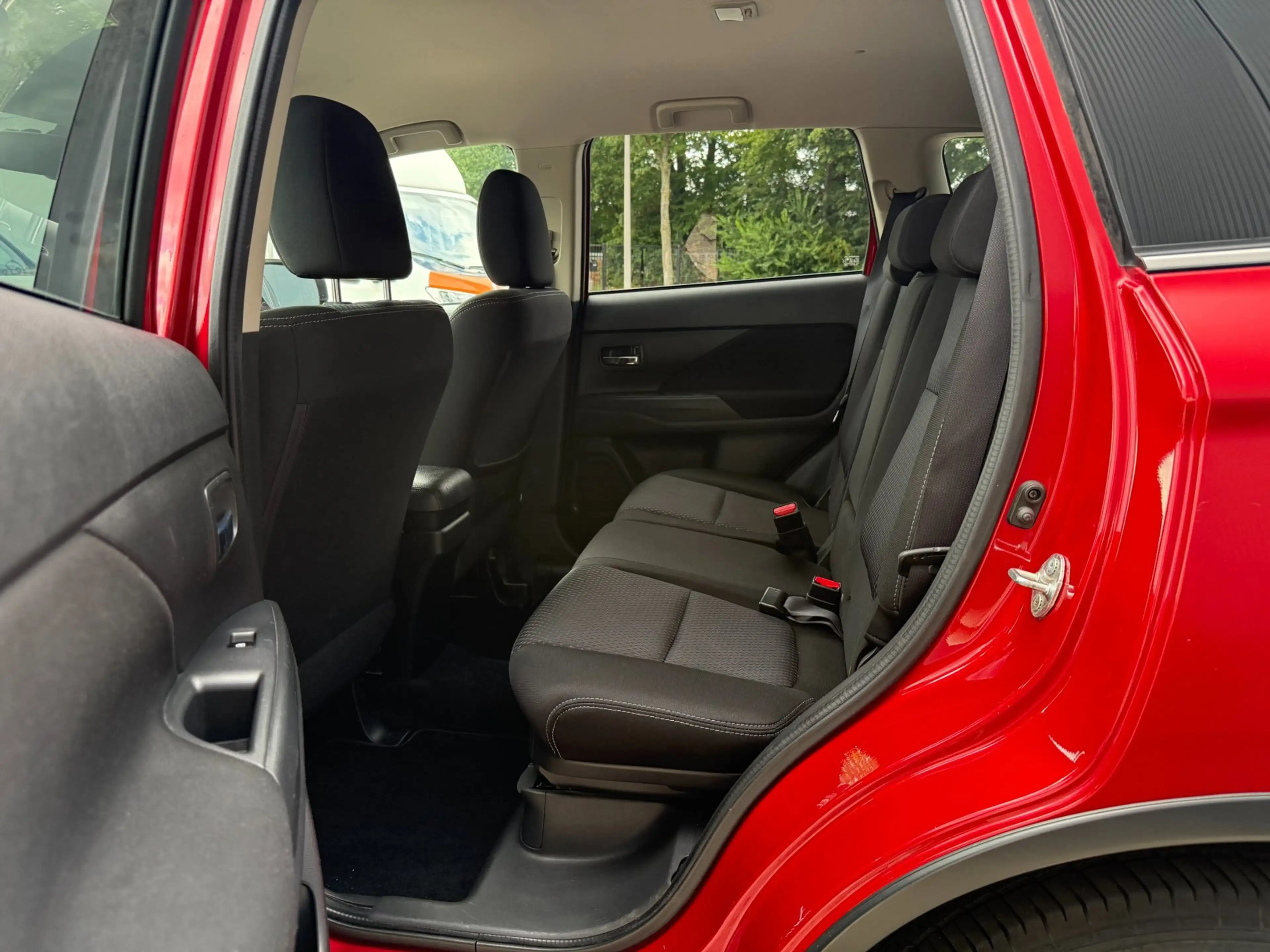 Mitsubishi Outlander 2.0 Business Edition Camera Airco APK — photo 13