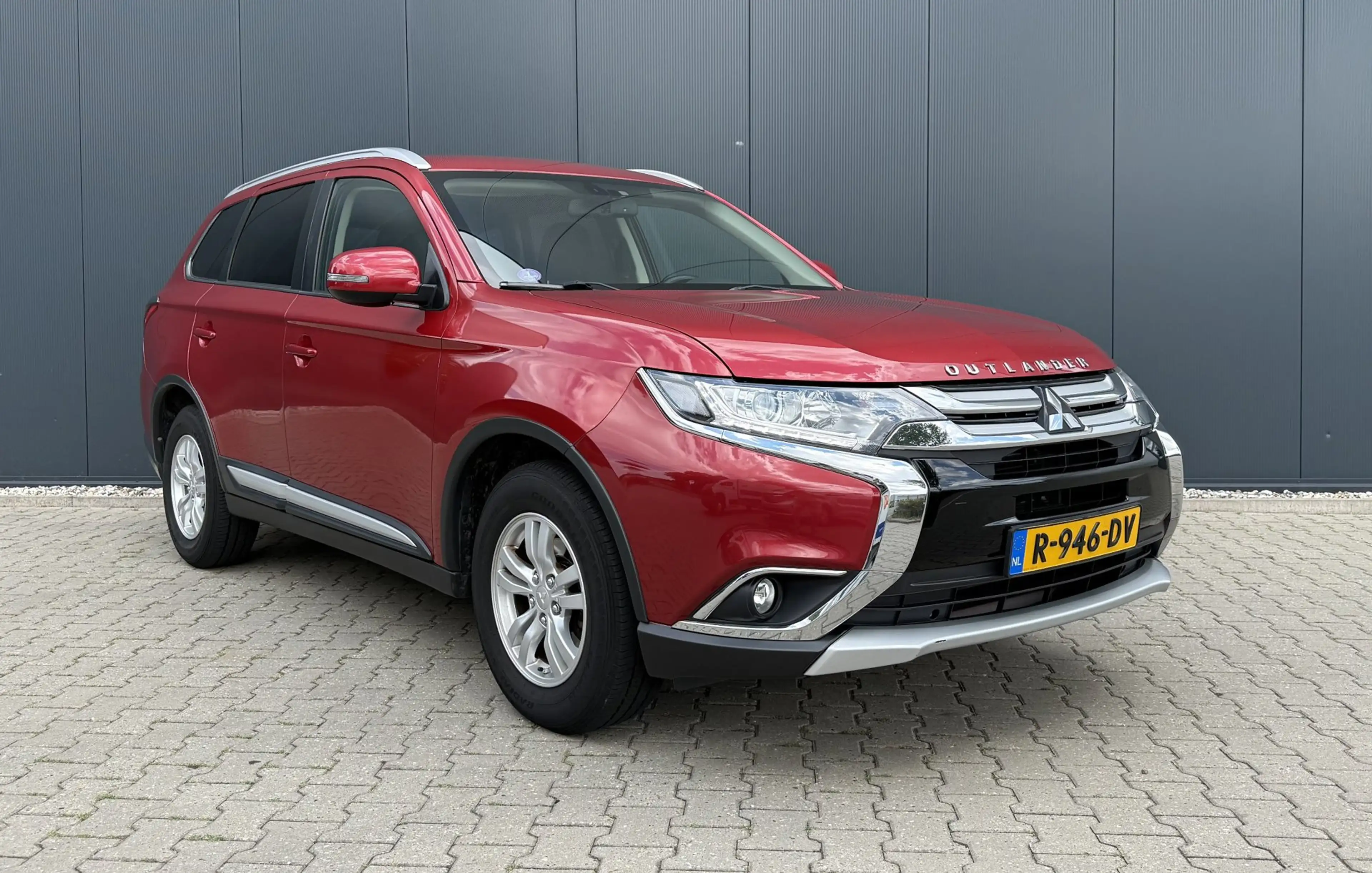 Mitsubishi Outlander 2.0 Business Edition Camera Airco APK — photo 3
