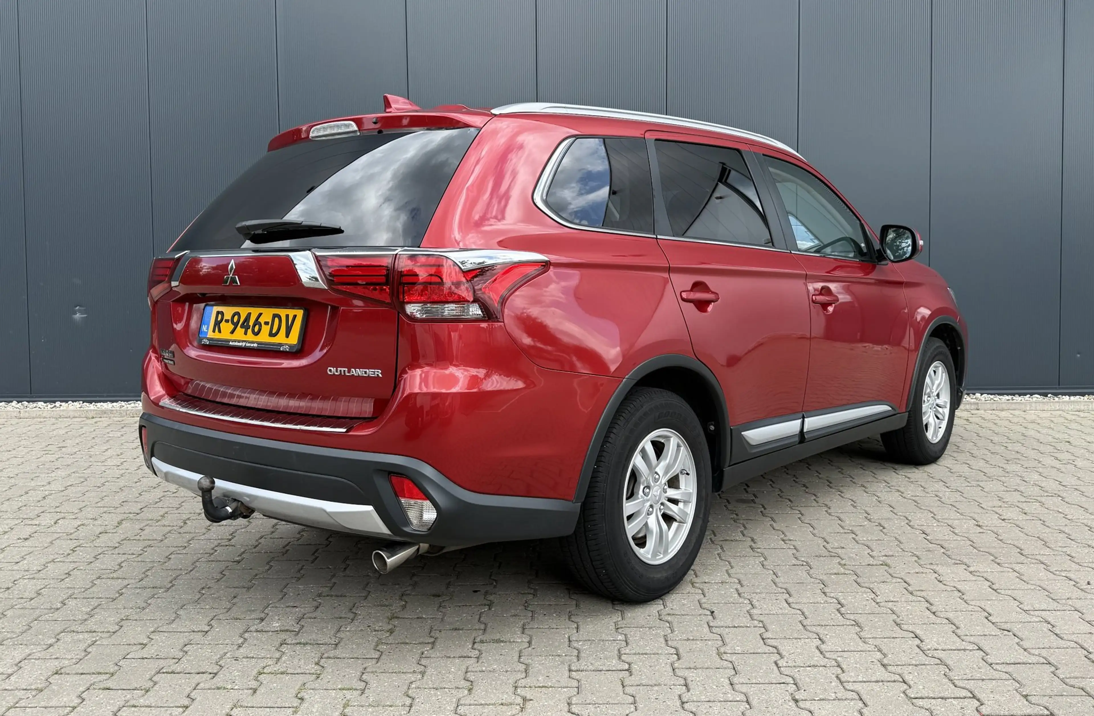 Mitsubishi Outlander 2.0 Business Edition Camera Airco APK — photo 5