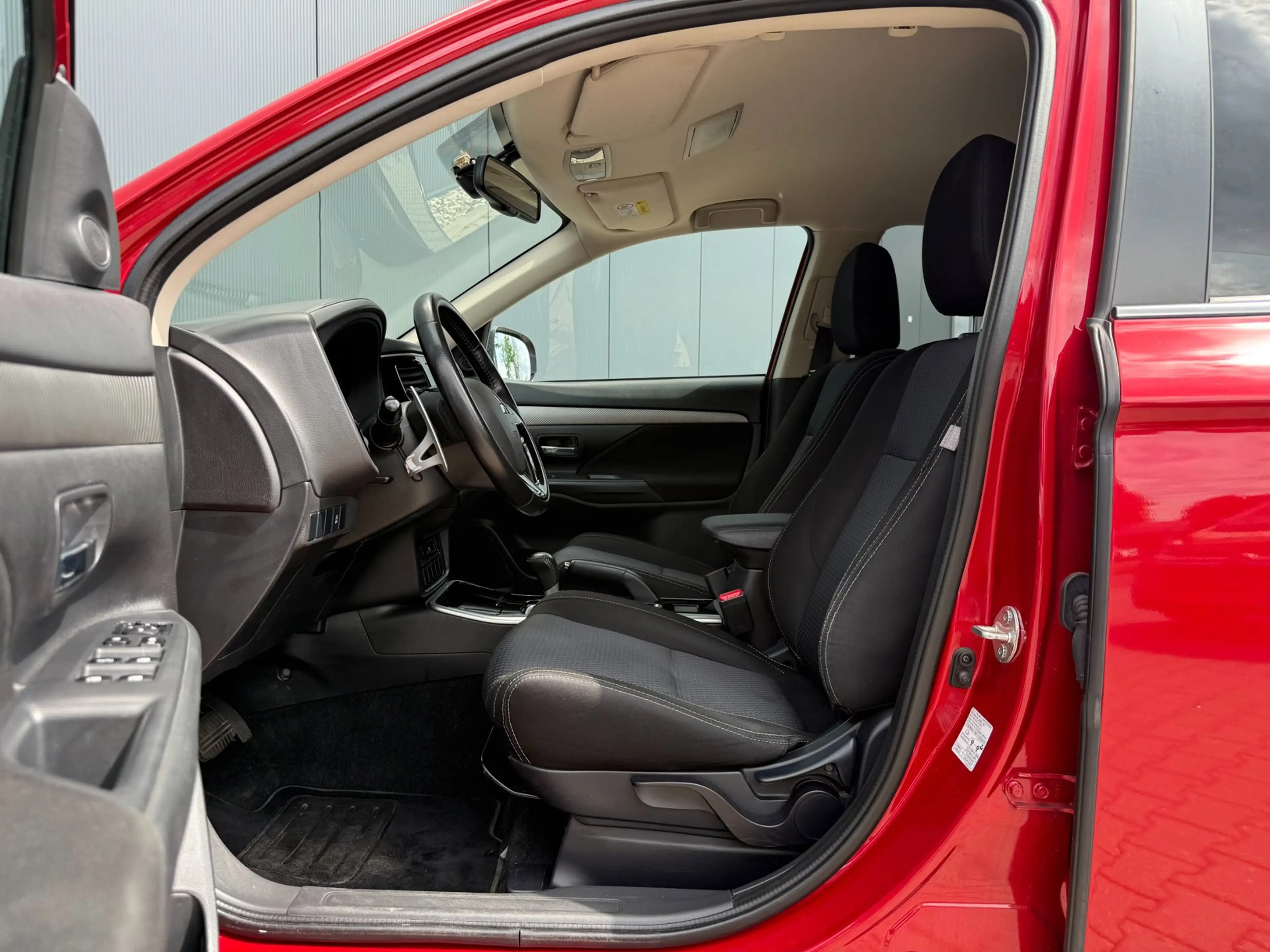 Mitsubishi Outlander 2.0 Business Edition Camera Airco APK — photo 11