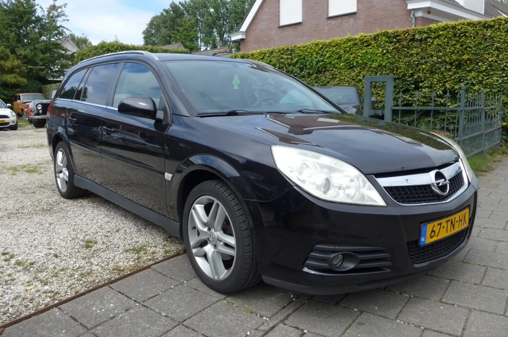 Opel Vectra Wagon 1.8-16V Cosmo Schwarz - 1