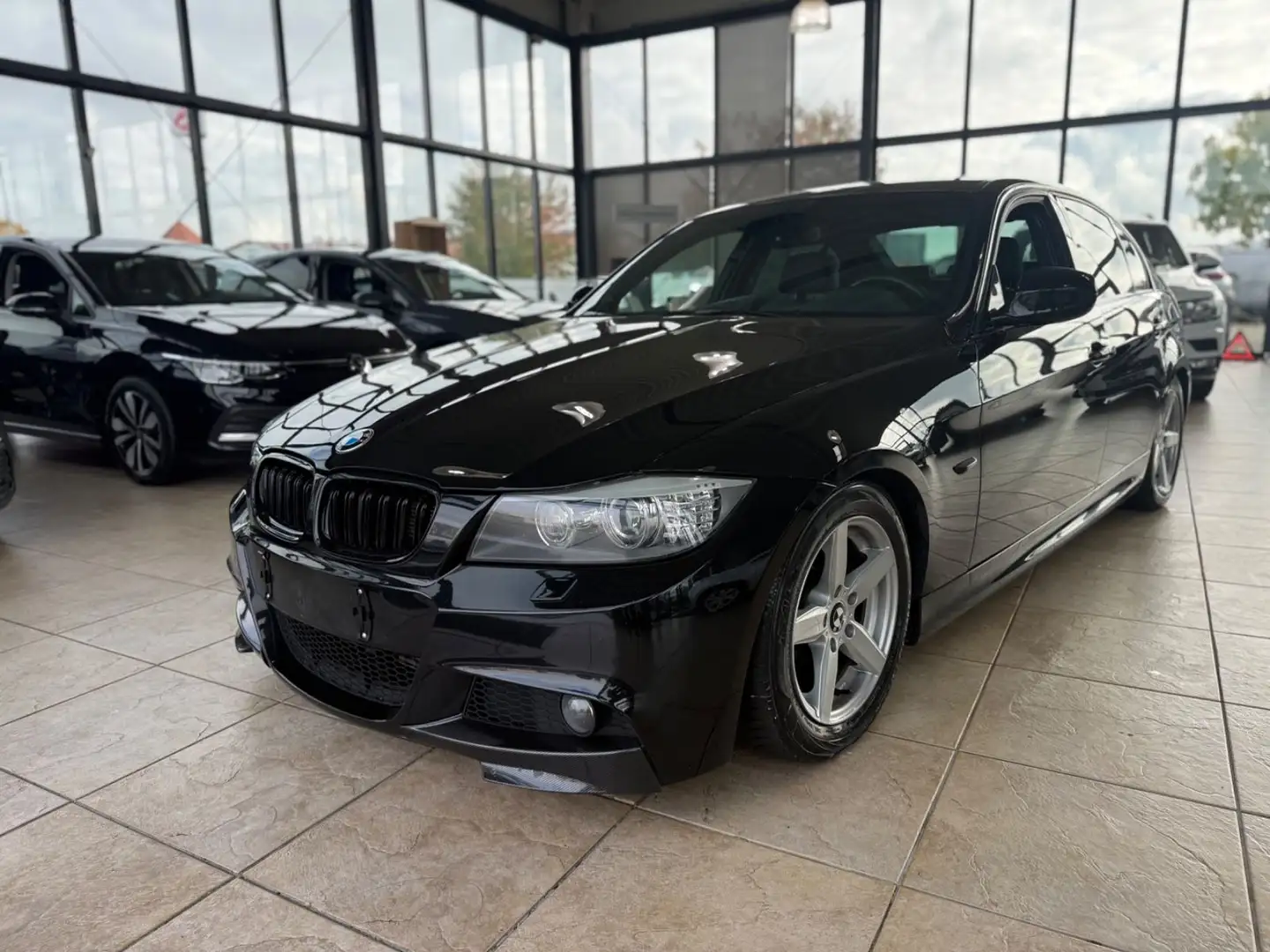 BMW 320 Baureihe 3 Lim. 320d MPaket Schwarz - 1