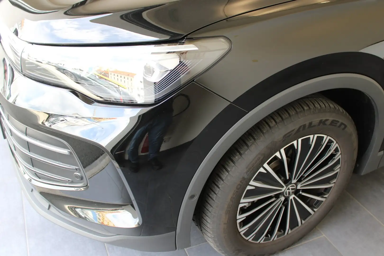 Volkswagen Tiguan Life TDI DSG Schwarz - 2