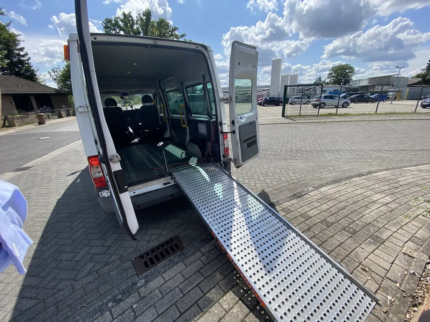 Ford Transit Trend Rollstuhlgerecht, Rampe, Systemboden Weiß - 1