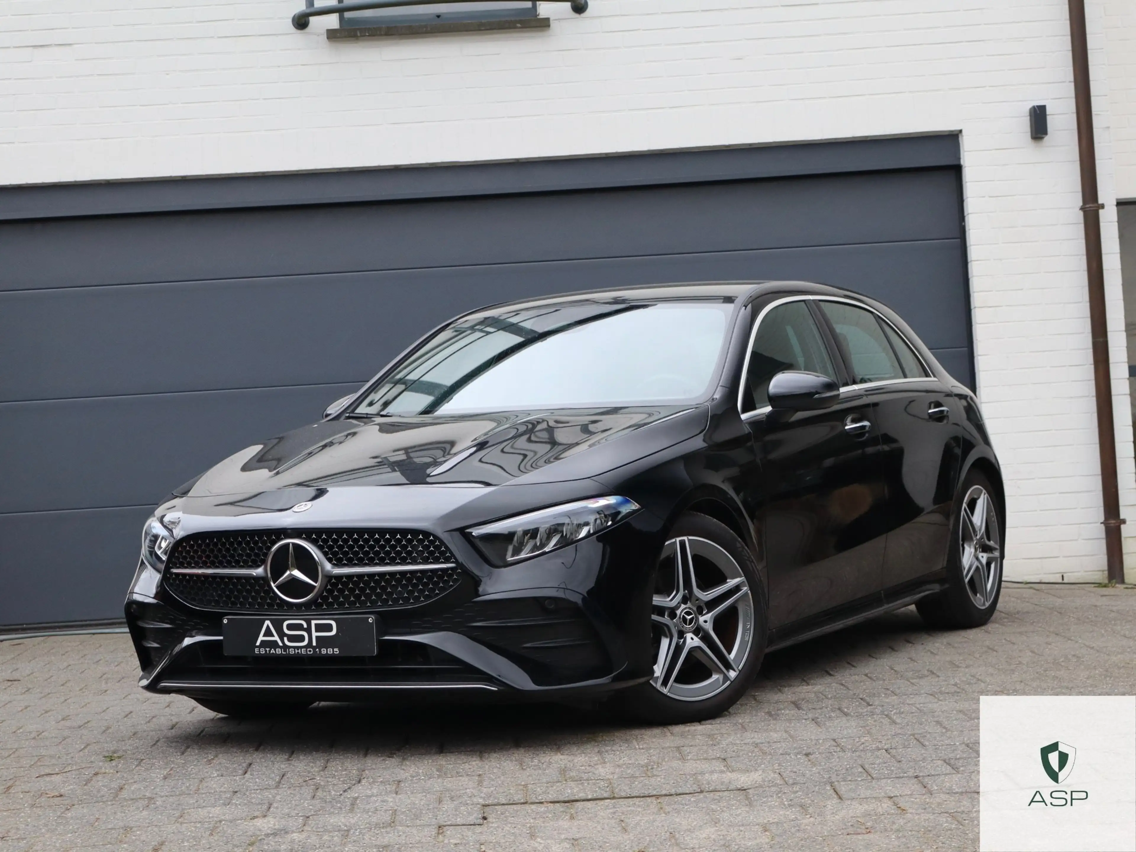 Mercedes-Benz A 200 AMG Line | Facelift | 1e eigenaar | Keyless | LED