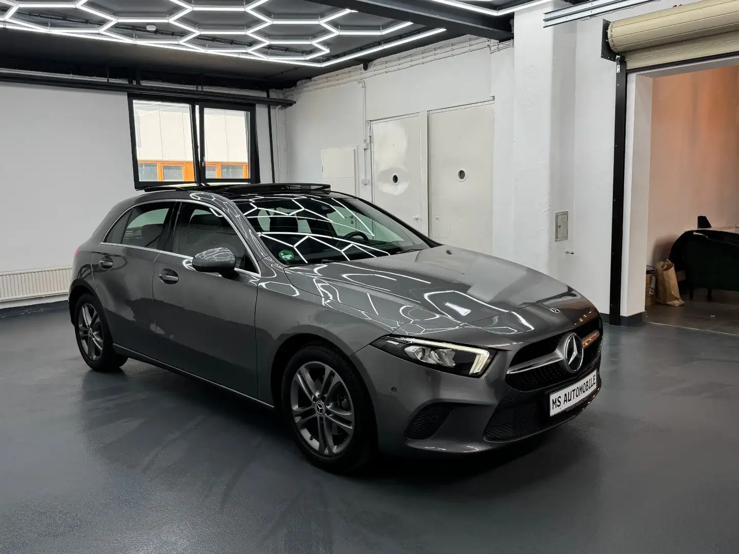 Mercedes-Benz A 200 *PANO*TOP*LED*Progressive Gris - 2