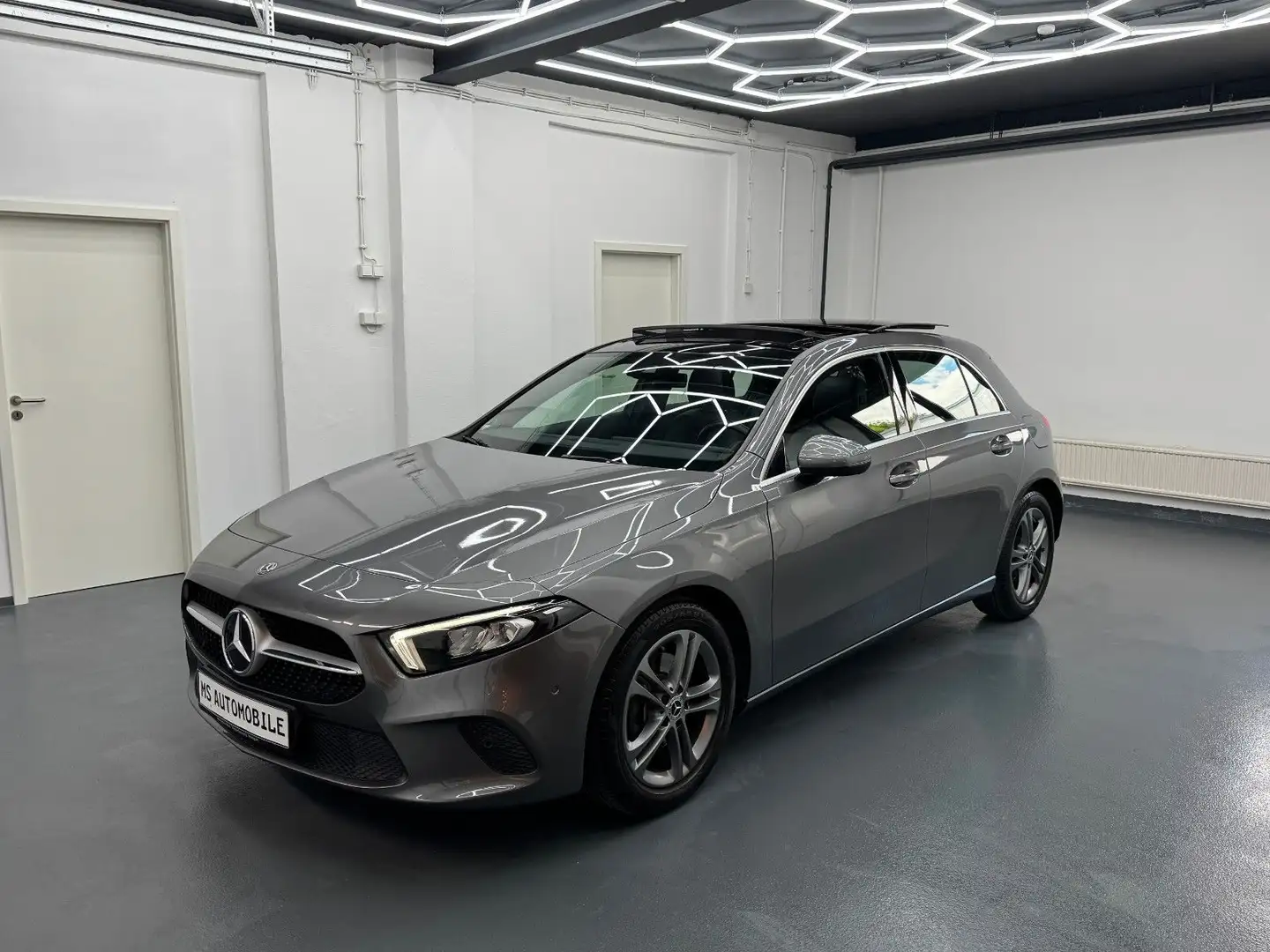 Mercedes-Benz A 200 *PANO*TOP*LED*Progressive Gris - 1