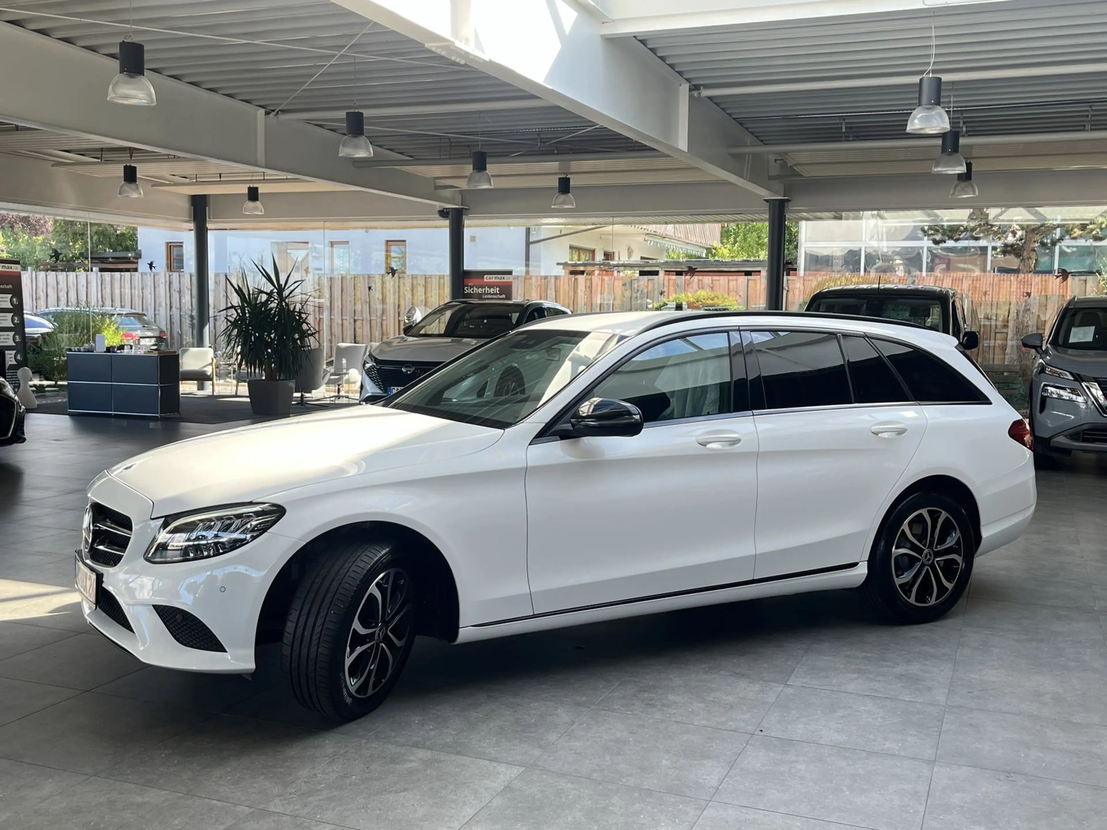 Mercedes-Benz C 180 C C 180 CGI Aut Avantgarde Night-Paket Navi LED — photo 6