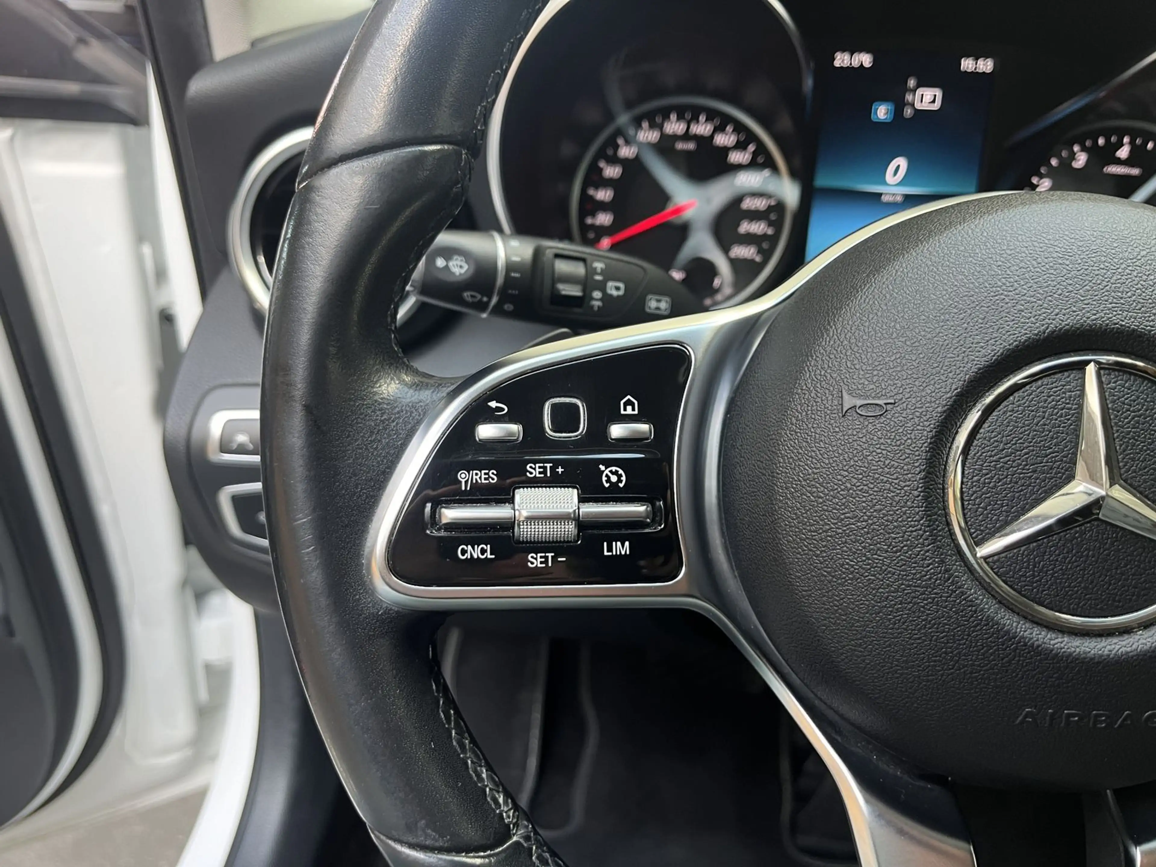 Mercedes-Benz C 180 C C 180 CGI Aut Avantgarde Night-Paket Navi LED — photo 9