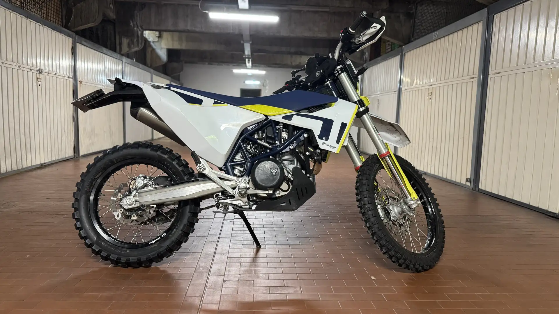 Husqvarna 701 Enduro - 1