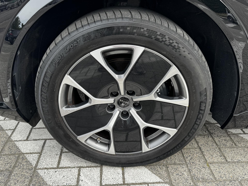 Lotus Eletre BEV 450kW — photo 31
