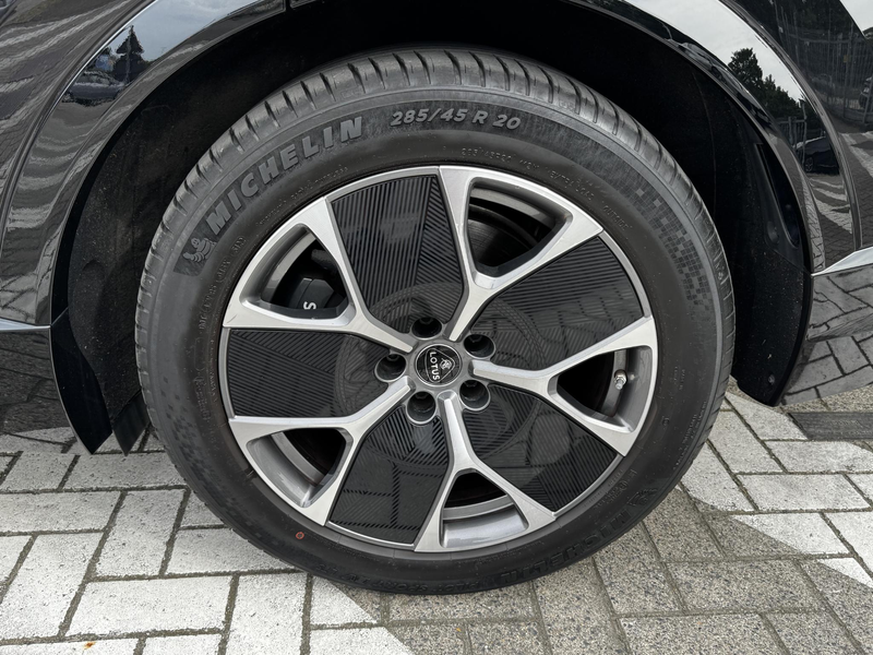 Lotus Eletre BEV 450kW — photo 32