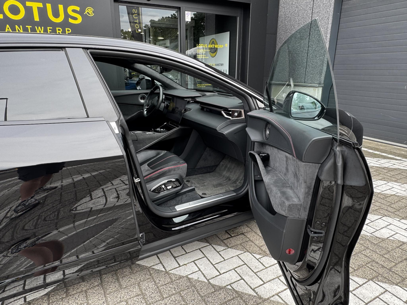 Lotus Eletre BEV 450kW — photo 14