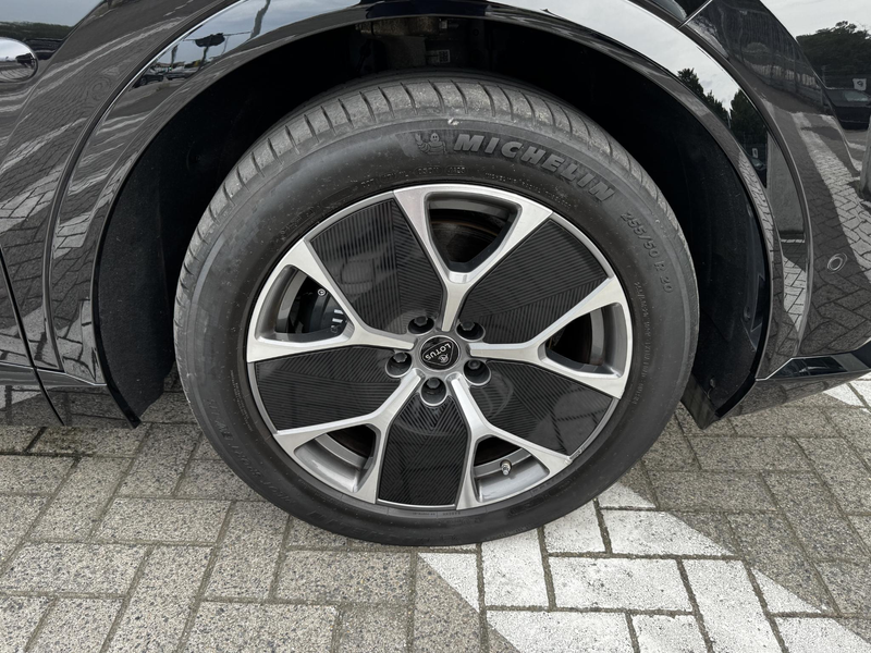 Lotus Eletre BEV 450kW — photo 30