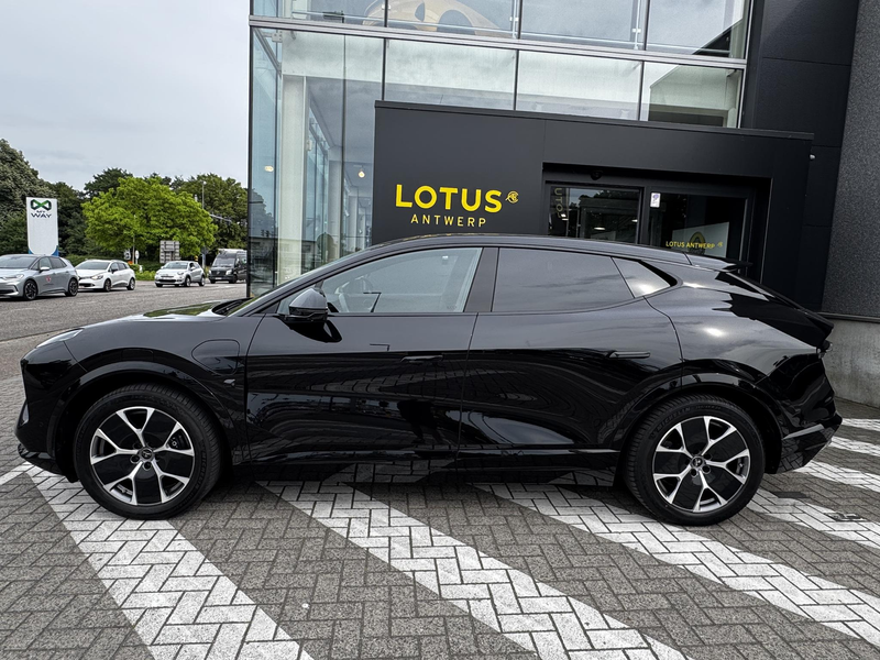 Lotus Eletre BEV 450kW — photo 3
