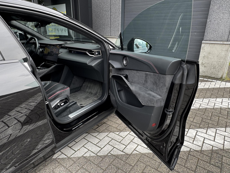 Lotus Eletre BEV 450kW — photo 15