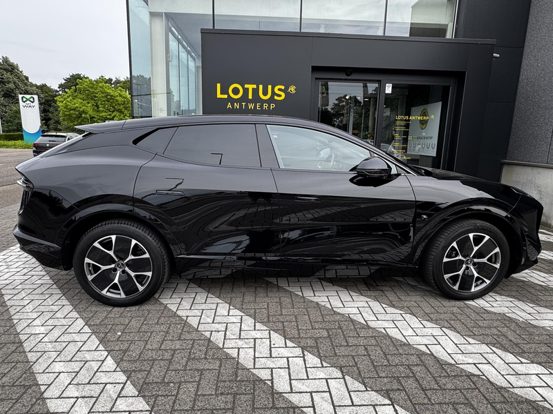 Lotus Eletre BEV 450kW — photo 8