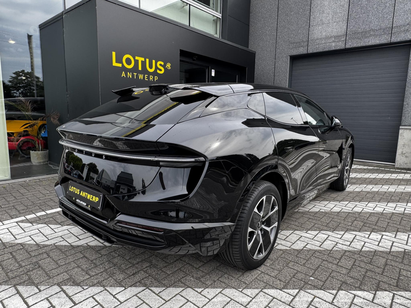 Lotus Eletre BEV 450kW — photo 7