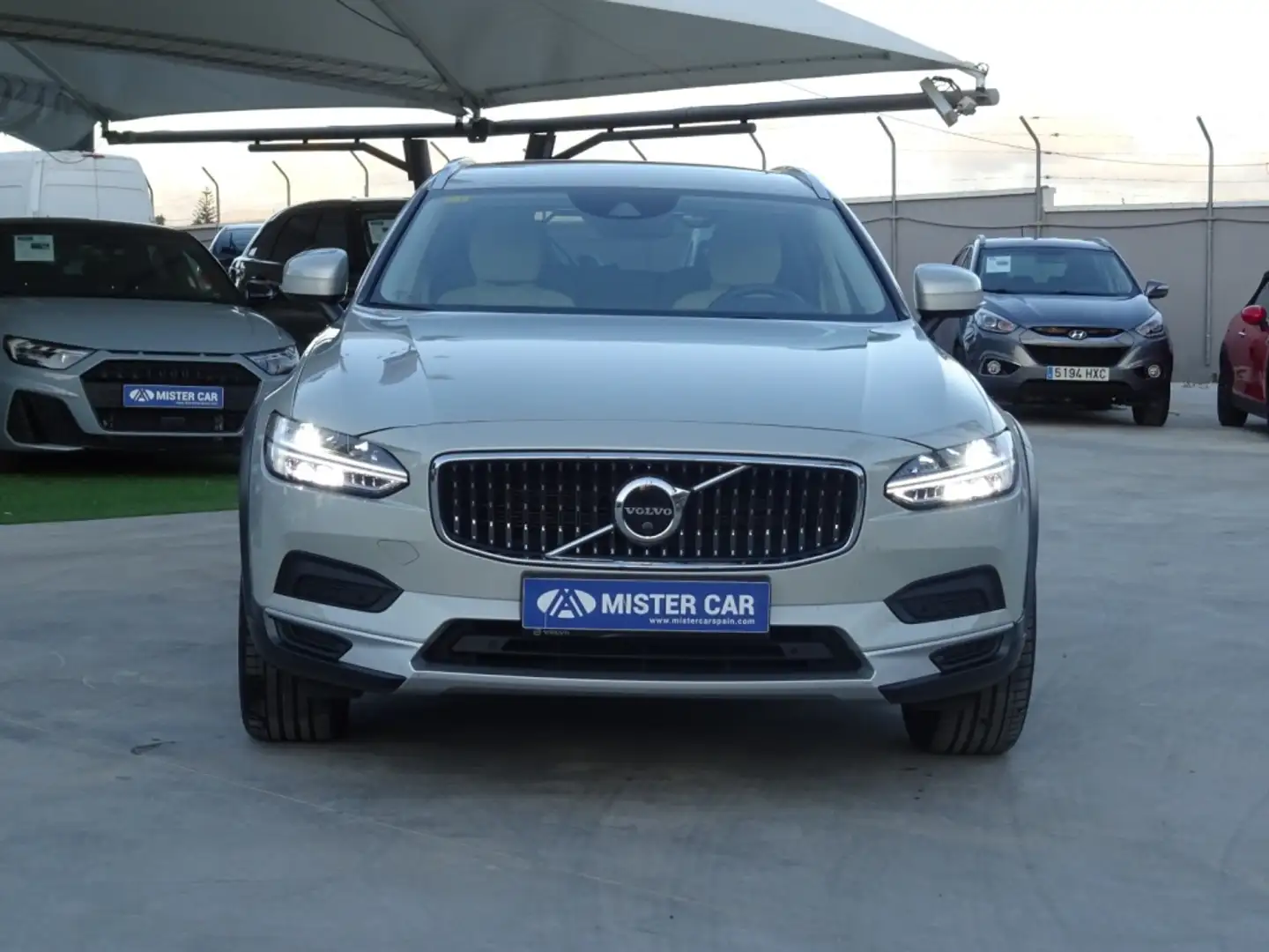 Volvo V90 Cross Country B6 AWD Aut. 300 Bej - 2