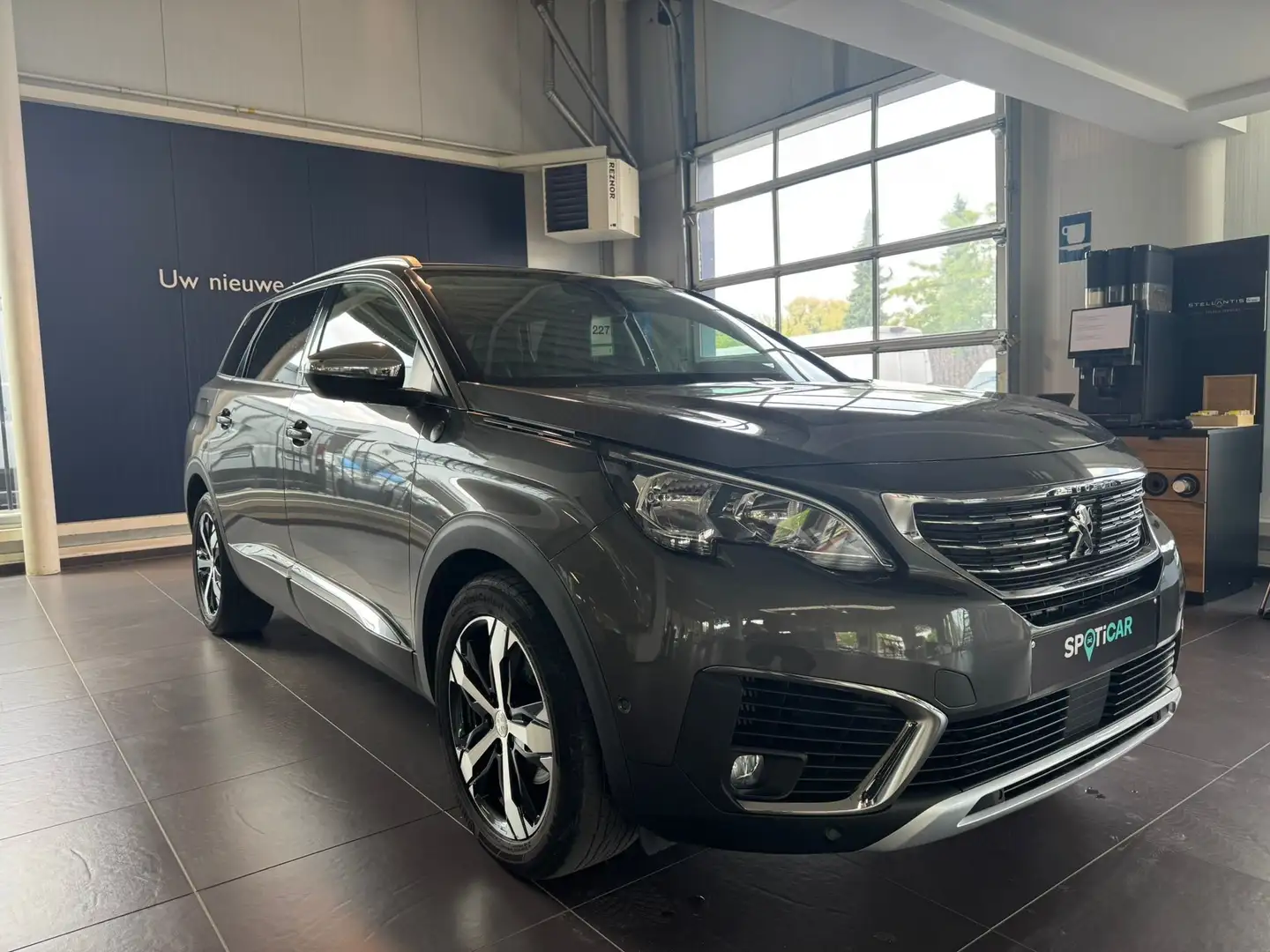 Peugeot 5008 1.2 PureTech Roadtrip Grijs - 1