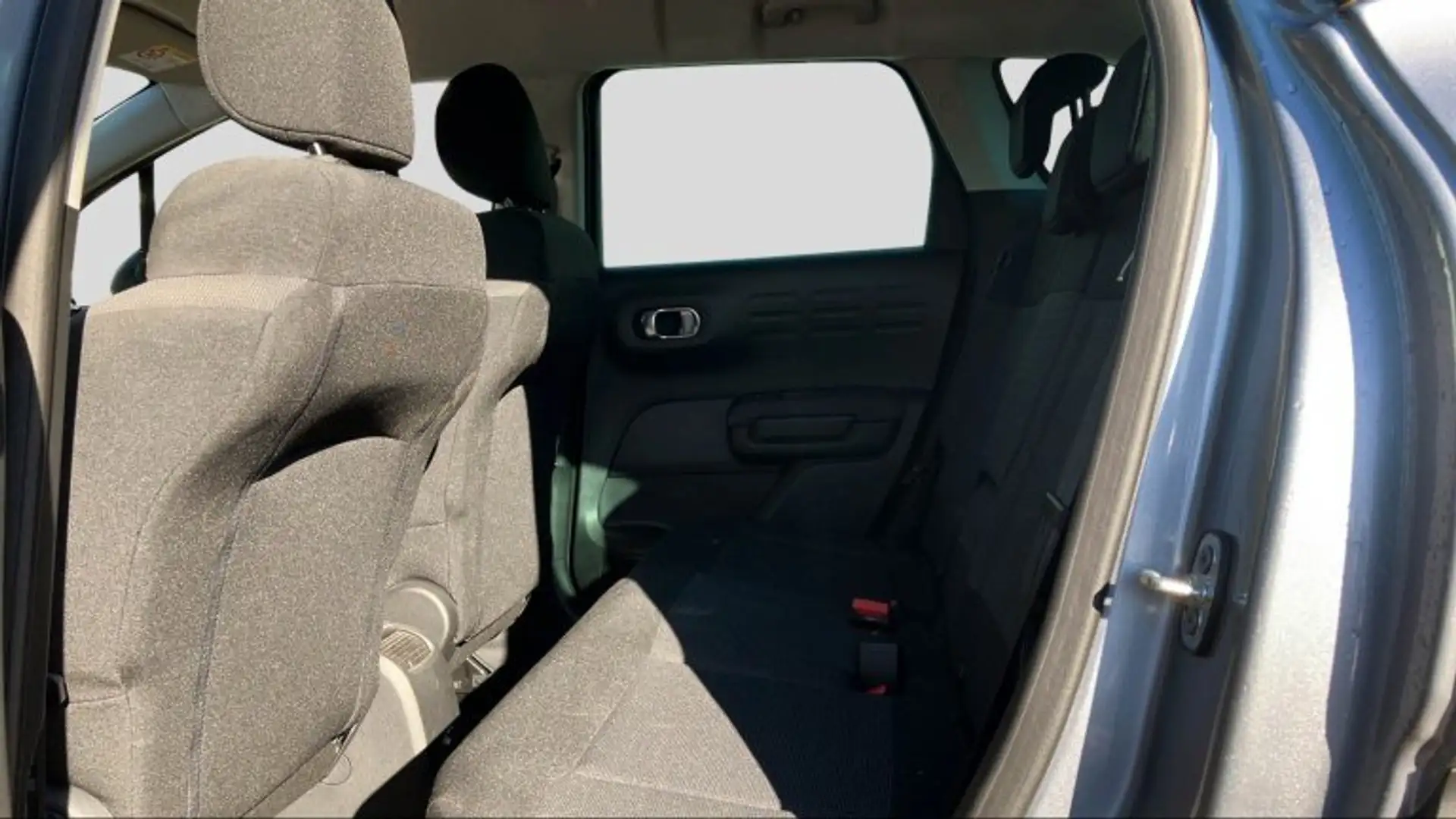 Citroen C3 Aircross PureTech 130 EAT6 Shine Pack Grau - 2